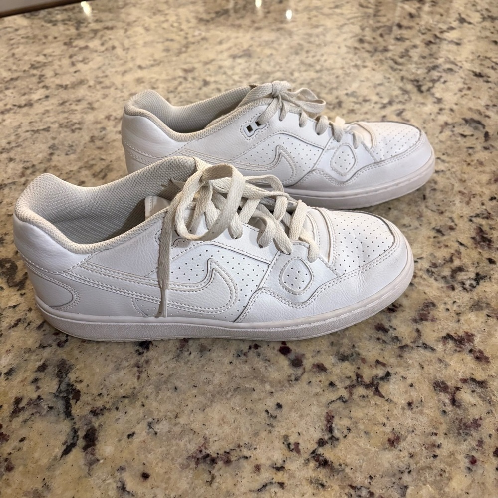 Nike Son of Force Air Force 1 White Youth Size 7 - Picture 6 of 13